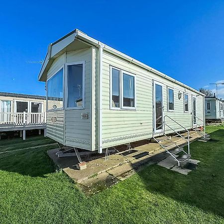 Lovely 6 Berth Caravan For Hire At Manor Park In Hunstanton Norfolk Ref 23044S Buitenkant foto