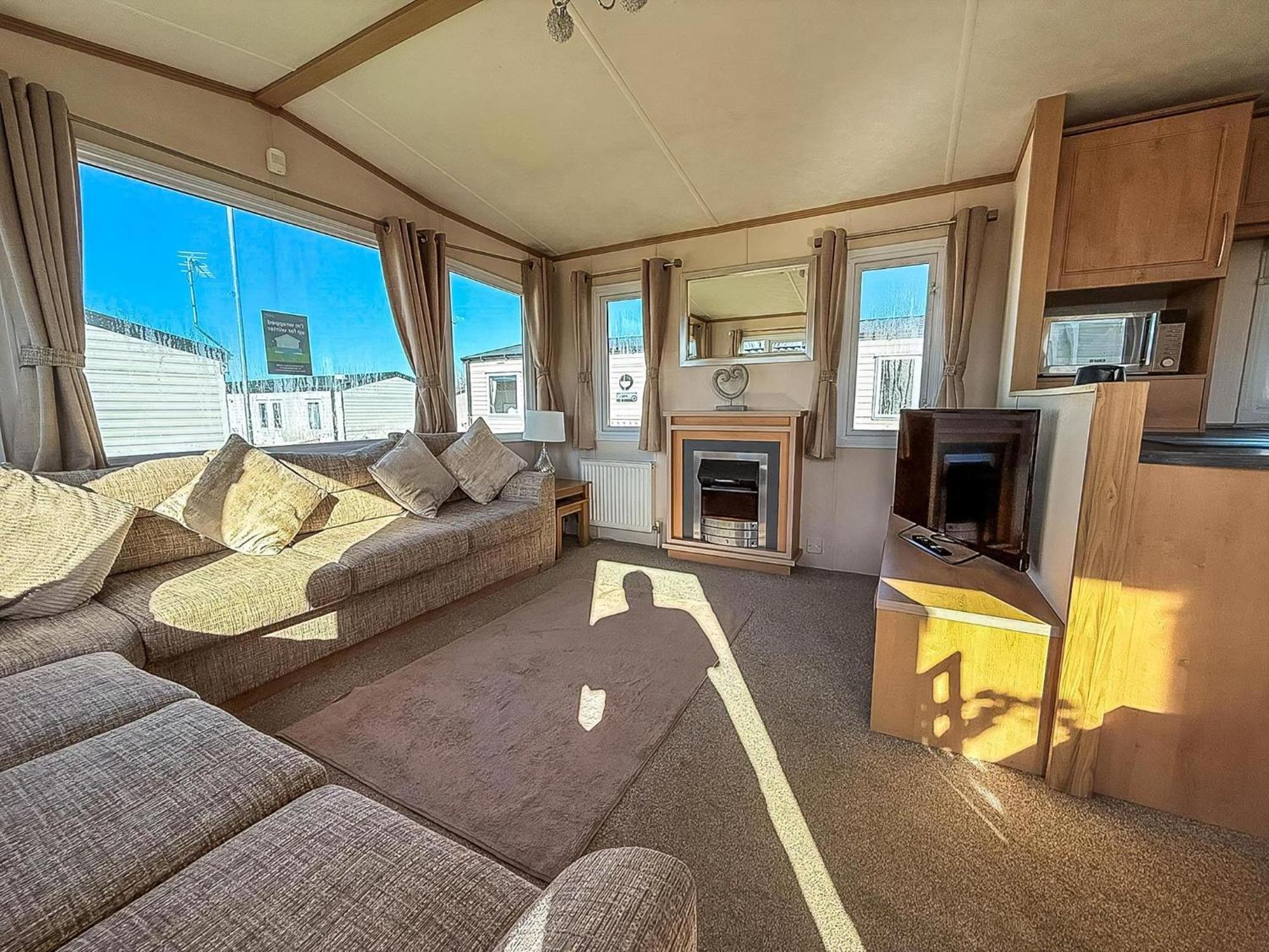 Lovely 6 Berth Caravan For Hire At Manor Park In Hunstanton Norfolk Ref 23044S Buitenkant foto