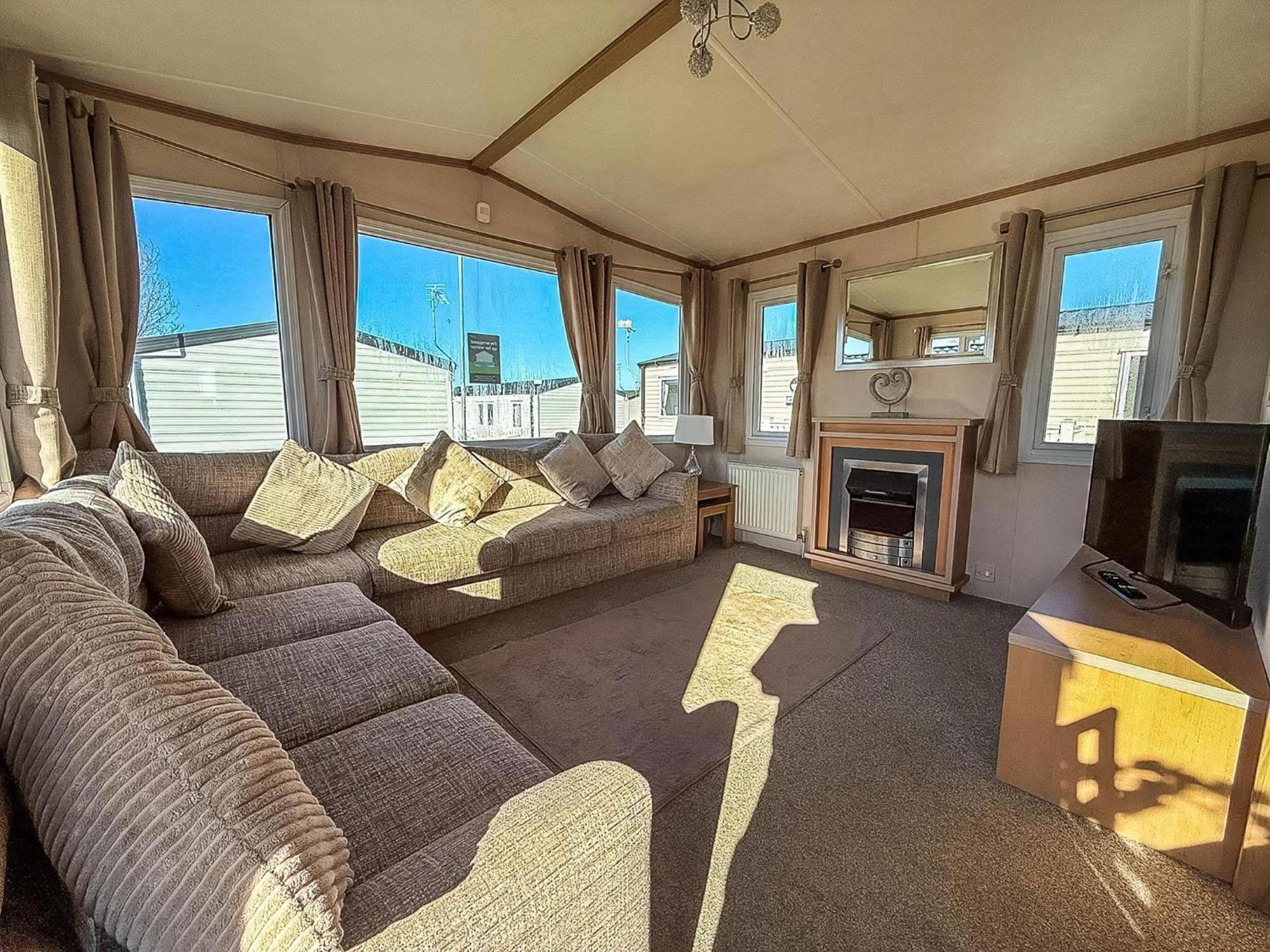 Lovely 6 Berth Caravan For Hire At Manor Park In Hunstanton Norfolk Ref 23044S Buitenkant foto