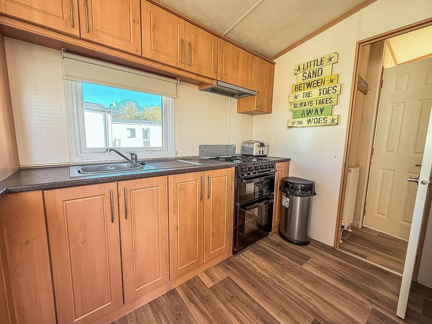 Lovely 6 Berth Caravan For Hire At Manor Park In Hunstanton Norfolk Ref 23044S Buitenkant foto